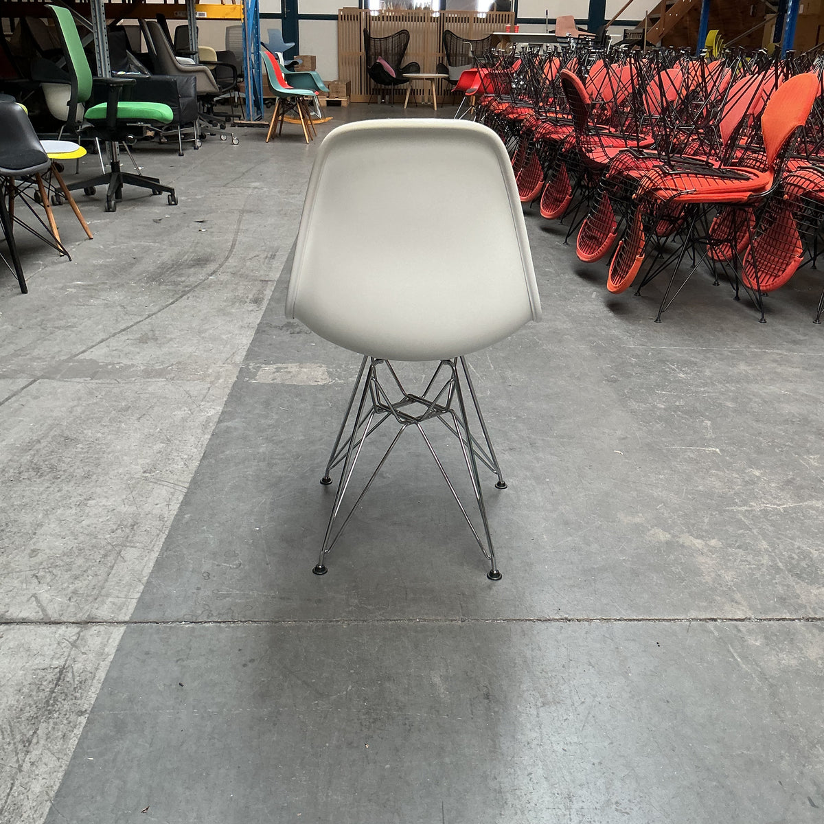 Vitra Eames DSR | Witte Kuip | Grijs gestoffeerd