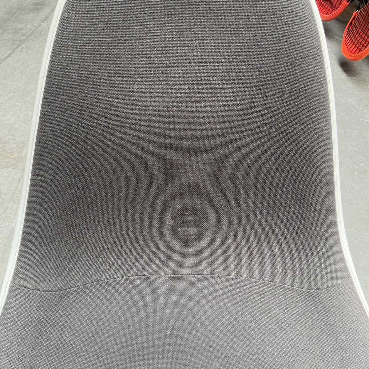 Vitra Eames DSR | Witte Kuip | Grijs gestoffeerd