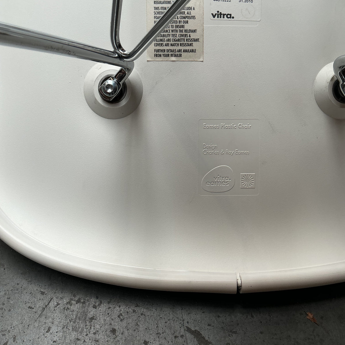 Vitra Eames DSR | Witte Kuip | Grijs gestoffeerd