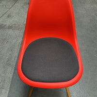 Vitra Eames Plastic Chair DSW | Eetkamerstoel | Rood | Grijze Zitting | Essenhout