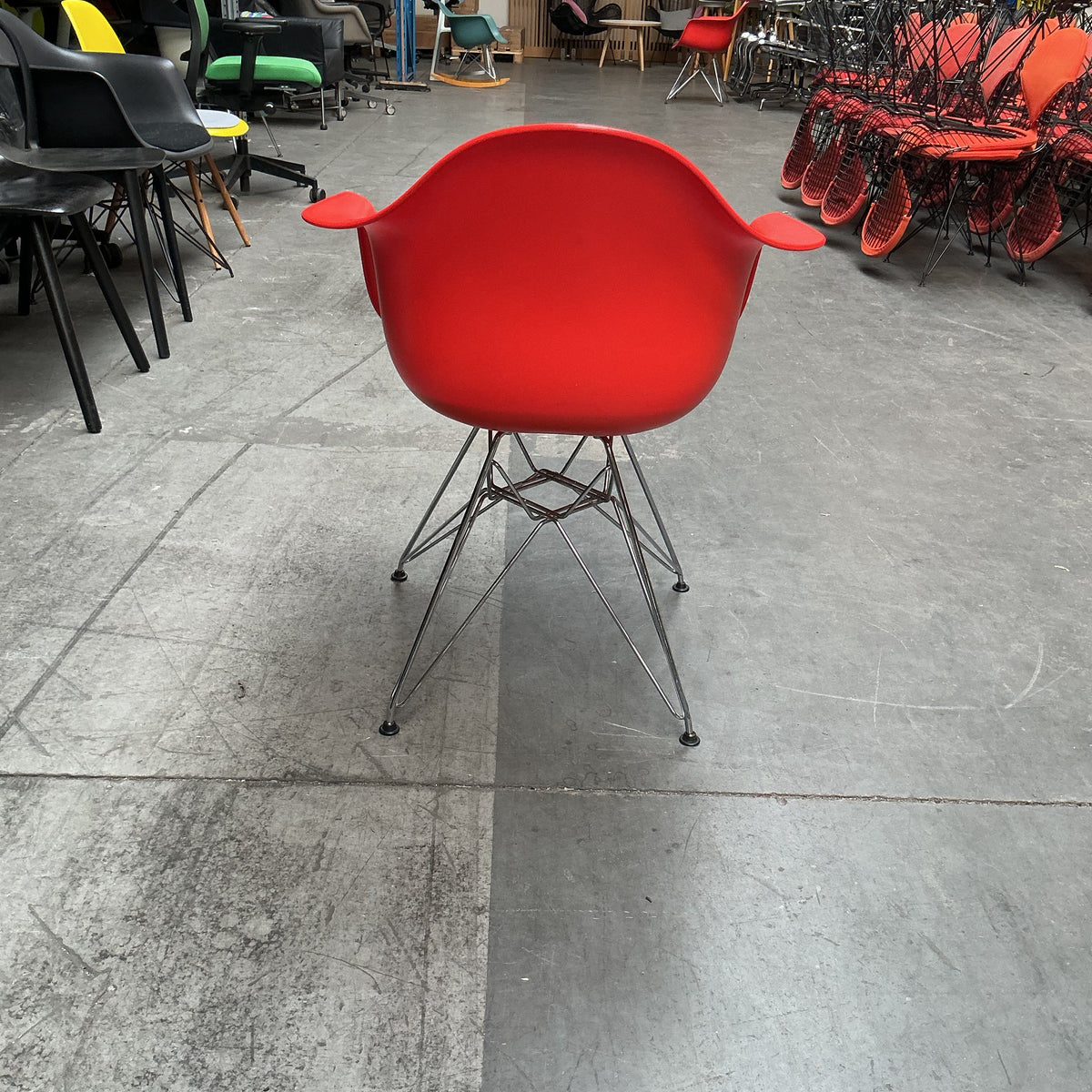Vitra Eames DAR | Rood | Chroom | met zitkussen Grijs