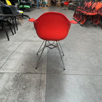 Vitra Eames DAR | Rood | Chroom | met zitkussen Grijs