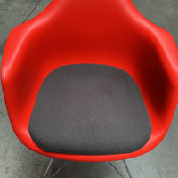 Vitra Eames DAR | Rood | Chroom | met zitkussen Grijs