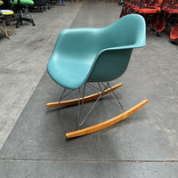 Vitra Eames RAR Design Stoel | Schommelstoel | Zeegroen