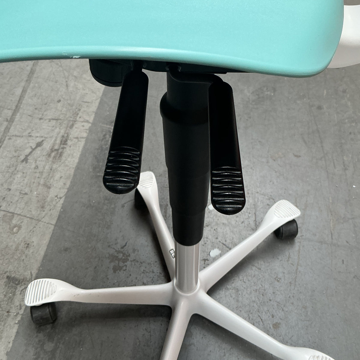 HAG Capisco 8020 Puls Bureaustoel | Zithoogte 57-82 cm | Zeegroen