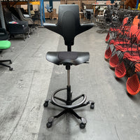 HAG Capisco 8020 Puls Bureaustoel | Zithoogte 57-82 cm | Zwart | Voetenring