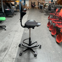 HAG Capisco 8020 Puls Bureaustoel | Zithoogte 57-82 cm | Zwart | Voetenring