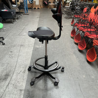 HAG Capisco 8020 Puls Bureaustoel | Zithoogte 57-82 cm | Zwart | Voetenring